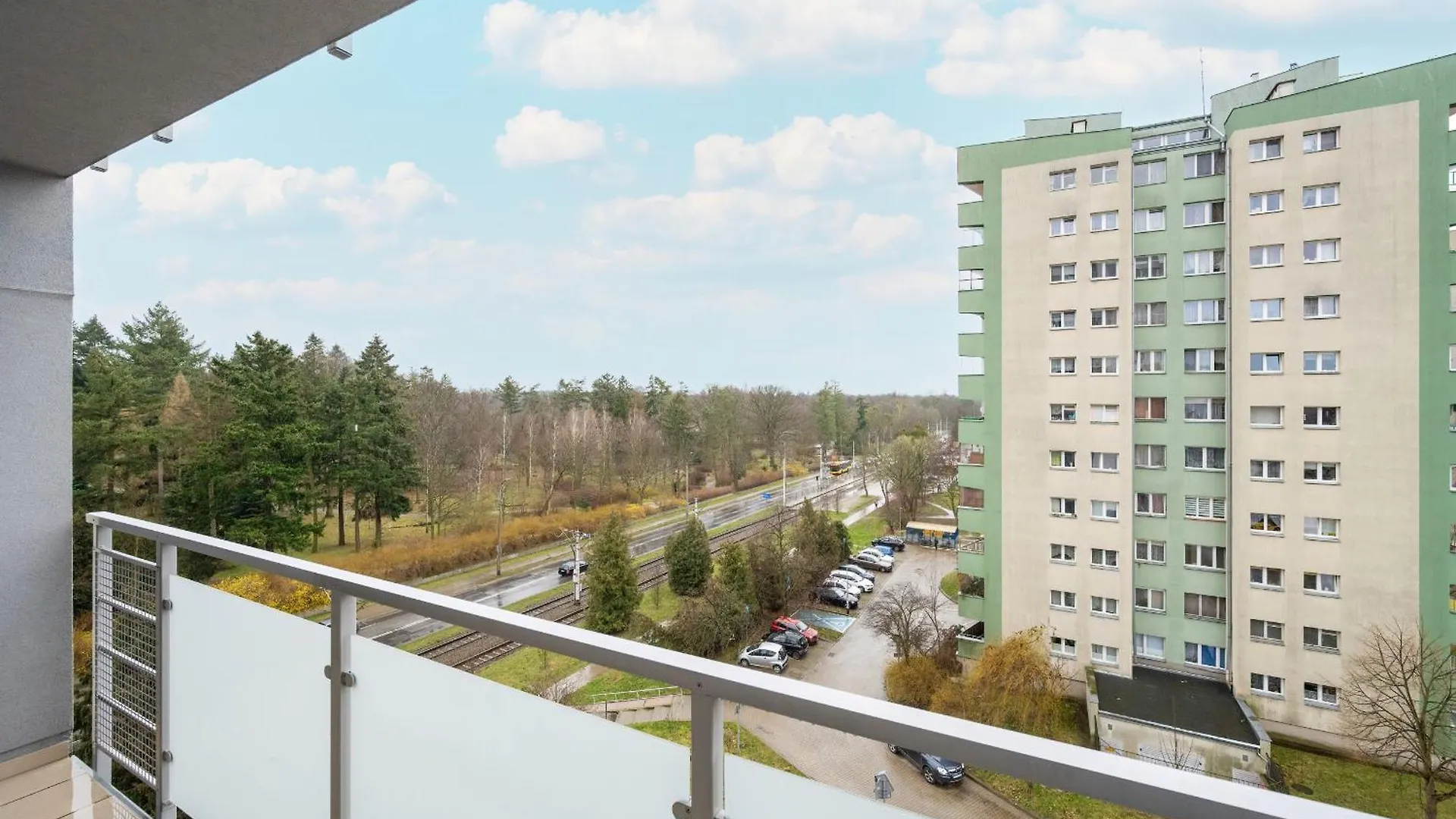 Apartment With 2 Bedrooms & Balcony And Free Garage Wroclaw By Noclegi Renters